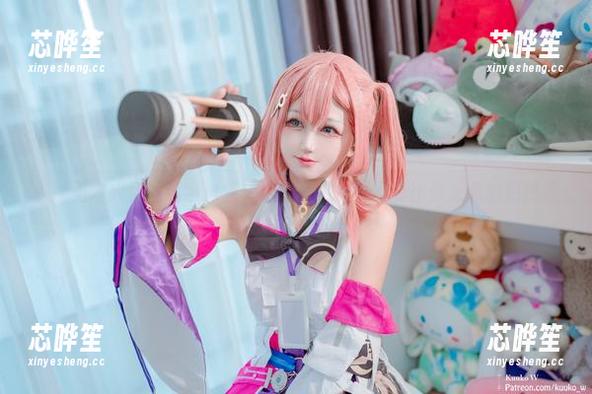 别被玉木火祭的名字迷惑，Kuuko W的写真比你想象的更热烈